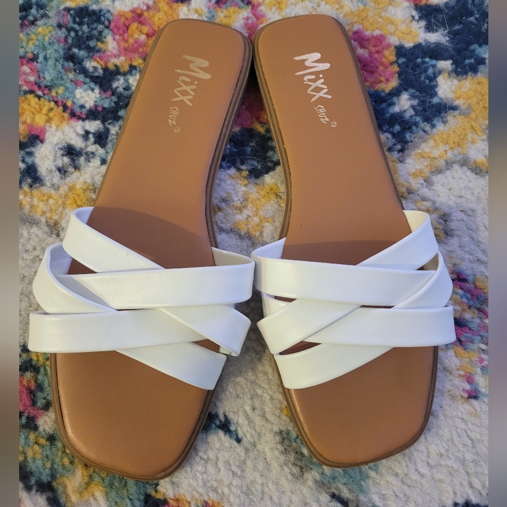 Mixx Shuz Women's White Sandals - SIZE 6